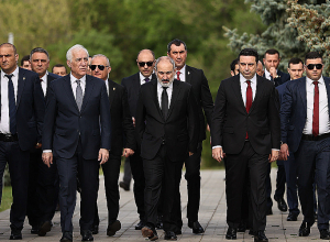 Նիկոլ Փաշինյանը բարձրաստիճան պաշտոնյաների հետ այցելել է Ծիծեռնակաբերդ