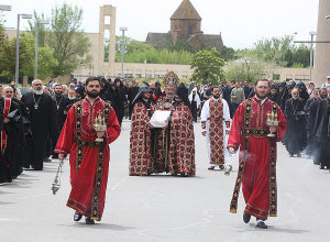 Հայոց Ցեղասպանության սուրբ նահատակների ոգեկոչման արարողությունները Մայր Աթոռ Սուրբ Էջմիածնում