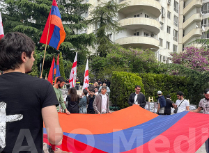 Վիրահայերը Թուրքիայի դեսպանատան մոտ պահանջատիրական ցույց են անցկացնում