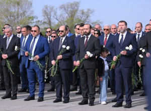 Արարատ Միրզոյանն այցելել է Ծիծեռնակաբերդի հուշահամալիր