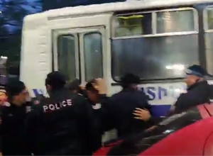 Полиция задержала беверских активистов