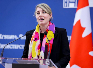 Հիշում ենք և պահանջում. Կանադայի ԱԳ նախարարը հայերենով գրառում է կատարել