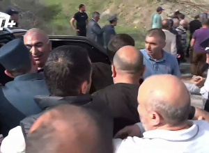 Ոստիկանները բերման ենթարկեցին ԱԺ պատգամավոր Արթուր Խաչատրյանին