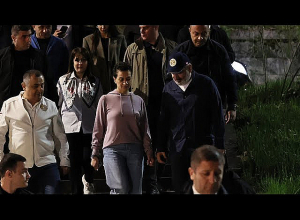 Նիկոլ Փաշինյանը տիկնոջ հետ հանդիպել է «ՀՀ վարչապետի գավաթ» սեղանի թենիսի մրցաշարի մասնակիցներին