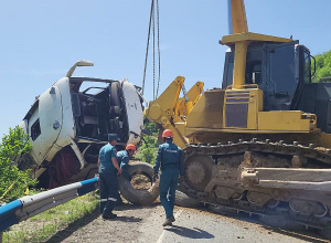 Աշխատանքներին ներգրավվել են 2 ավտոկռունկ և 1 թրթուրավոր տեխնիկա. Փրկարար ծառայությունը՝ Սյունիքում տեղի ունեցած ՃՏՊ-ի վերաբերյալ