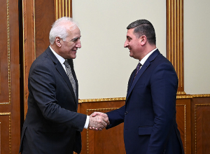 Ваагн Хачатурян принял министра территориального управления и инфраструктуры РА Гнела Саносяна