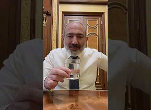 Տարածքներ զիջող Փաշինյանը Tiktok–ում ջրով բաժակի օրինակով բացատրում է՝ ինչ է տեղի ունենում Տավուշում