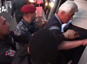 Полиция применила силу и задержала сторонников Бевера