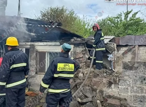 Գյումրիում բռնկված կրակը մարելուց հետո ննջասենյակում հայտնաբերվել են 3 և 5 տարեկան երեխաների՝ այրվածքներով ու ծխահարված մարմինները․ Shamshyan.com