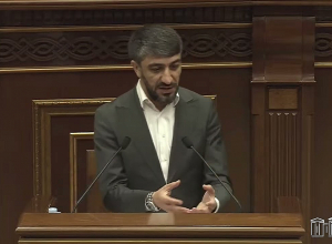 Есть люди, чьи головы слишком долго оставались на плечах, и в конце концов эти головы должны слететь