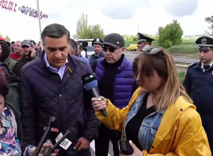 Это не демаркация: Арман Татоян присоединился к шествию, возглавляемому Отцом Багратом