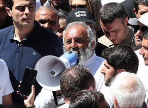 Если народ пожелает, и на то будет Божья воля, и благословит армянский Патриарх, кто я такой, чтобы сказать «нет»?