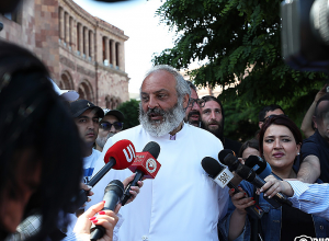 Բագրատ Սրբազանի եպիսկոպոսական կարգը պահպանվում է, դադարեցված է նրա եկեղեցական և վարչական ծառայությունը. Մայր Աթոռ