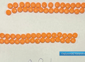 ՊԵԿ աշխատակիցները միջազգային սուրհանդակային առաքանու միջից հայտնաբերել են «ամֆետամին» ի 90 հաբ