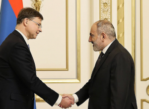 Премьер-министр принял комиссара ЕС по торговле