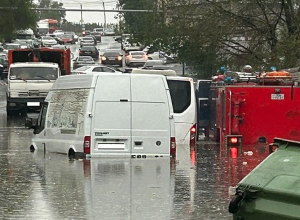 Պարզվել է, որ ավտոբուսը և 4 մարդատար ավտոմեքենա արգելափակվել են անձրևաջրերի մեջ