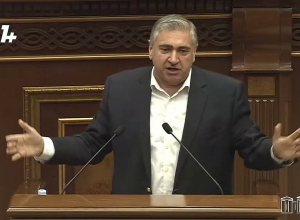 Կլինի՞ մի անգամ էլ Ադրբեջանից վախենալու փոխարեն սեփական ժողովրդից վախենաք. Արթուր Խաչատրյան