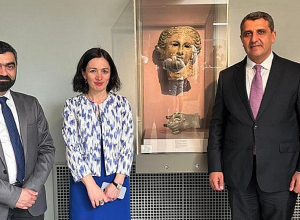 Ժաննա Անդրեասյանը Բրիտանական թանգարանում քննարկել է Անահիտ աստվածուհու բրոնզե արձանից պահպանված նմուշների՝ ՀՊԹ-ում ցուցադրման հարցը