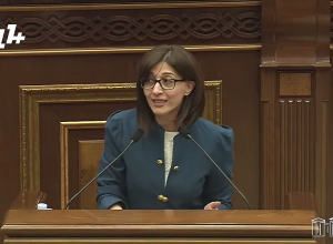 Даже если прибьют ваши десять пальцев, вы не сложите мандат: Арпине Давоян