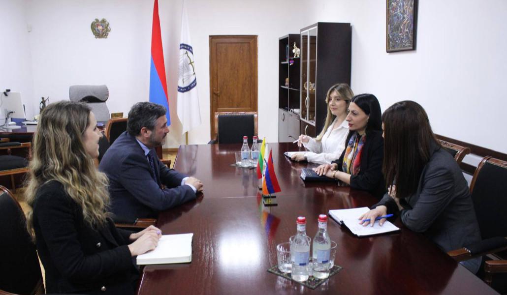 0e5f35f1-908d-449e-a542-941fd69c49af