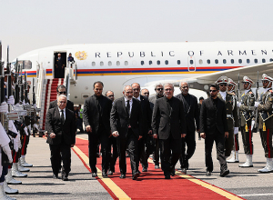 Премьер-министр прибыл в Тегеран