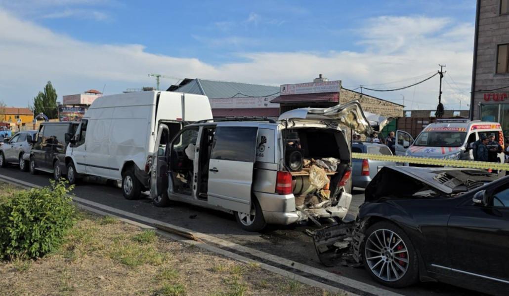 thumbnail_Բախվել են ավտոմեքենաներ․ կան տուժածներ (1)