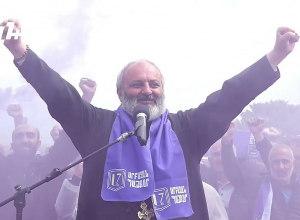 «Сардарапат» в исполнении Баграта Србазана