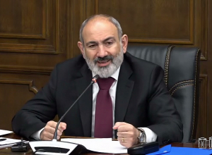 Справляет день рождения - говорят, как ты, оставив панихиду, справляешь день рождения? Пашинян