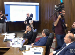 В конце концов приехали сторонники из Москвы? Добрались до места?... Дон Пипо… пришли вместе с деньгами? Им много чего нужно сделать