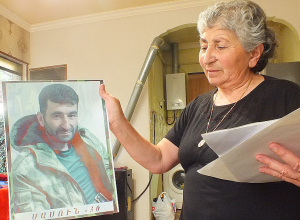 Երեք աղջիկներիս հորդորում եմ երեխաների մոտ չլացեն ասում է երկու որդիներին կորցրած մանկավարժը