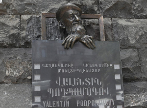 Պոդպոմոգովն այն մարդն էր, որի հետ երբ ընկերանում ես, այլևս չես կարող «ազատվել»