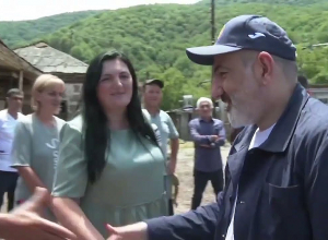 Փաշինյանը Սրաշենում  քննարկել է գյուղատնտեսական կոոպերատիվ ստեղծելու, աջակցություն ստանալու գաղափարը