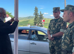 «В какой части этот забор?»: Баграт Србазан - пограничнику