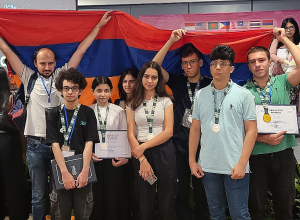 8 մեդալ` Կիրառական կենսաբանության միջազգային 4-րդ օլիմպիադայից