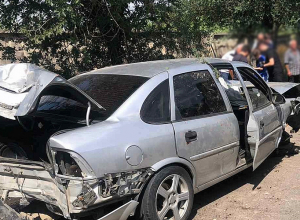 «Opel» -ը դուրս է եկել ճանապարհի երթևեկելի հատվածից և բախվել ծառին. կա երկու տուժած