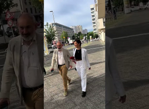 Пашинян опубликовал видео прогулки с женой