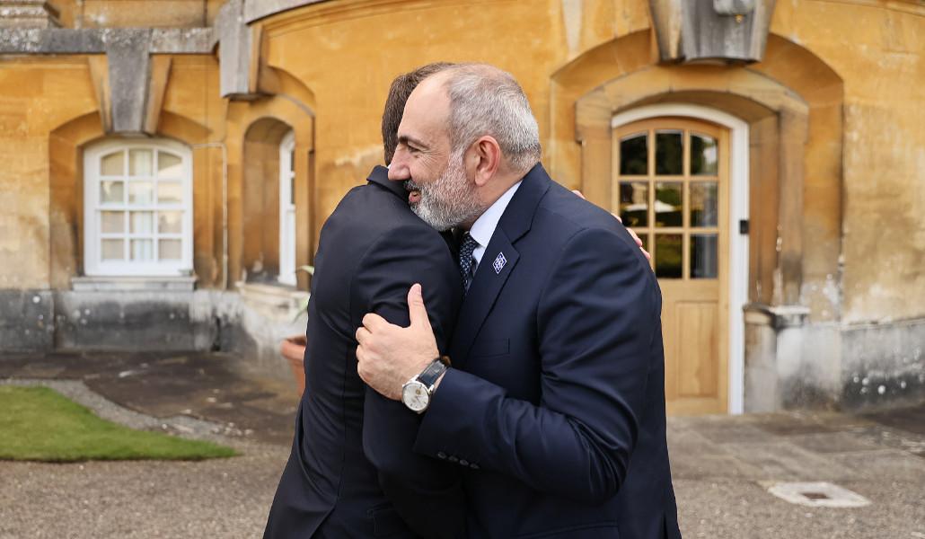 Փաշինյան Մակրոն