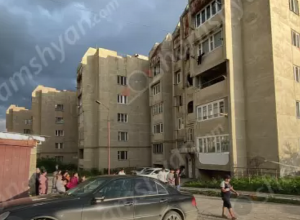 Վանաձորում 60-ամյա կինը տան պատուհանները մաքրելիս 5-րդ հարկից վայր է ընկել ու մահացել