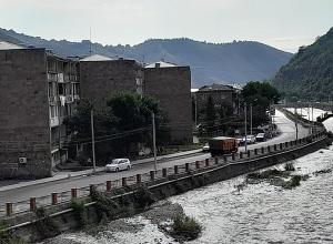 Թանկուկրակ տներ` Կապանում