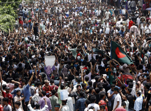 Բանգլադեշում ցուցարարները հավաքվել են նախկին վարչապետի պաշտոնական նստավայրում