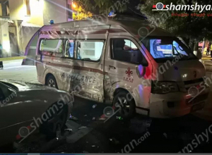 Վանաձորում բախվել են շտապօգնության մեքենան, «Mercedes»-ը և «Ford Transit»-ը․ բժիշկը, բուժքույրը, բուժառուն ու վարորդը տեղափոխվել են հիվանդանոց