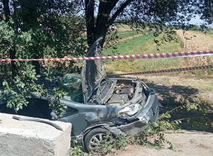 Էջմիածին-Արմավիր ավտոճանապարհիn բախվել են «Opel»-ը) և «GAZ»-ը․ «Opel»-ը դուրս է եկել ճանապարհի երթևեկելի հատվածից և հայտնվել հարակից առվում