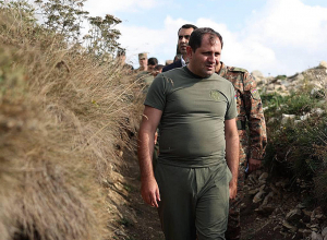 Сурену Папикяну доложили о работах на передовой