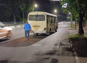 Մյասնիկյան պողոտայում բախվել են թիվ 42 երթուղին սպասարկող ավտոբուսը և «Ֆոլքսվագեն» ու «Բիդ» մեքենաները