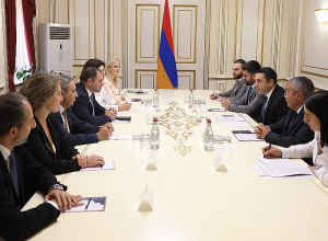 Ալեն Սիմոնյանն ընդունել է Վրաստանի խորհրդարանի արտաքին հարաբերությունների հանձնաժողովի նախագահ Նիկոլոզ Սամխարաձեին
