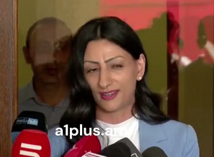 Почему Анаит Манасян села рядом с Анной Акопян?