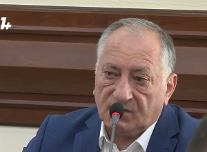 За считанные минуты насосы засоряются: пропускной способности сети для города не хватает