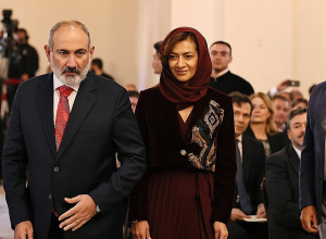 Վարչապետ Փաշինյանը տիկնոջ հետ ներկա է գտնվել Մայր տաճարի վերաօծման արարողությանը