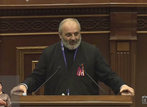 Բագրատ Սրբազանը ԱԺ ամբիոնից դիմեց ՔՊ-ին ու կոչ արեց «դադար տալ, ներողություն խնդրել»