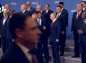 На групповом фото лидеров БРИКС Алиев и Пашинян оказались рядом